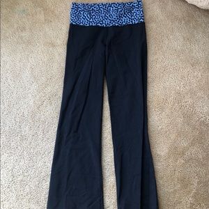 Size 4 lulu lemon yoga pants